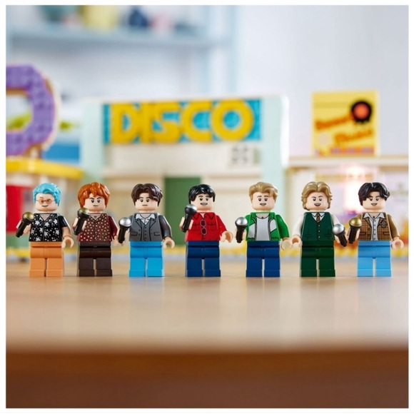 Lego BTS Dynamite #21339 NEW - Picture 3 of 7